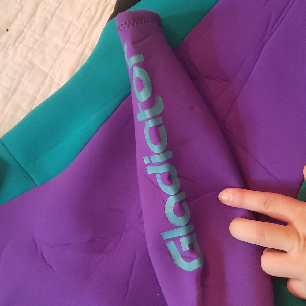 Wetsuit - Picture 2 of 4